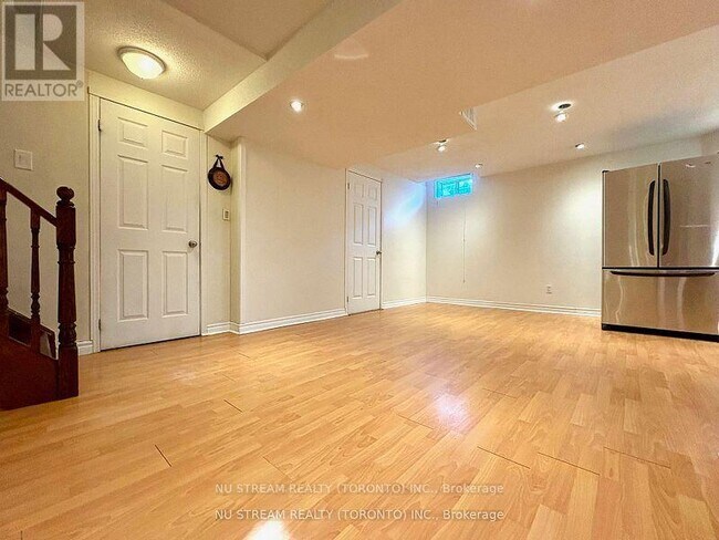 5 Victoria Wood Ave in Markham, ON - Building Photo - Building Photo