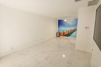 751 Los Felices Cir W in Palm Springs, CA - Building Photo - Building Photo