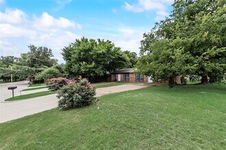 1000 S Mary St in Arlington, TX - Building Photo - Building Photo