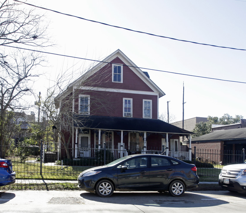 208 E Charles St in Hammond, LA - Foto de edificio