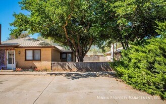 8208 Vernon Ave, Unit A in Lubbock, TX - Building Photo