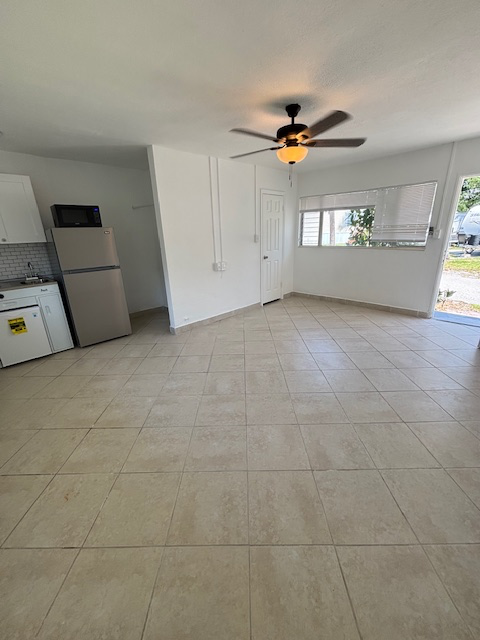 1064 N Tamiami Trl in North Fort Myers, FL - Building Photo