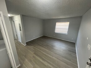 6910 N 22nd St, Unit 6910 B in Tampa, FL - Building Photo - Building Photo