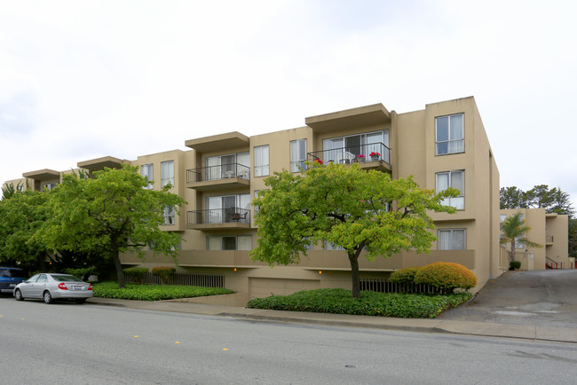 The Lamplighter Apartments in Burlingame, CA - Building Photo - Building Photo