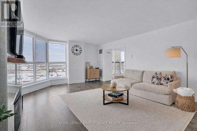 140 Dunlop St E in Barrie, ON - Building Photo - Building Photo