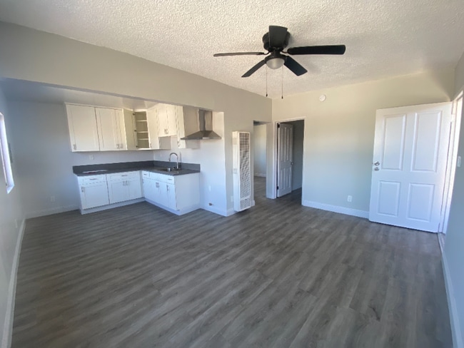7406 S Hoover St in Los Angeles, CA - Building Photo - Building Photo
