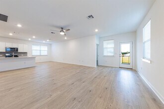 2404 Tucker Ln in Austin, TX - Building Photo - Building Photo