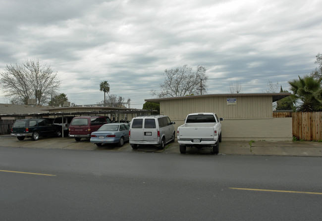 617 S G St in Madera, CA - Foto de edificio - Building Photo