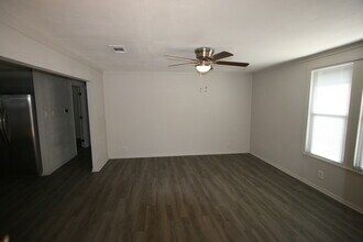 2211 Bridge St, Unit 2211 Bridge St in Gatesville, TX - Building Photo - Building Photo