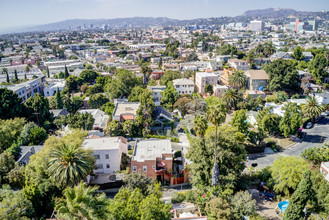 910 Sanborn Ave in Los Angeles, CA - Building Photo - Building Photo