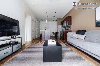 11501 Century Oaks Terrace in Austin, TX - Building Photo - Building Photo