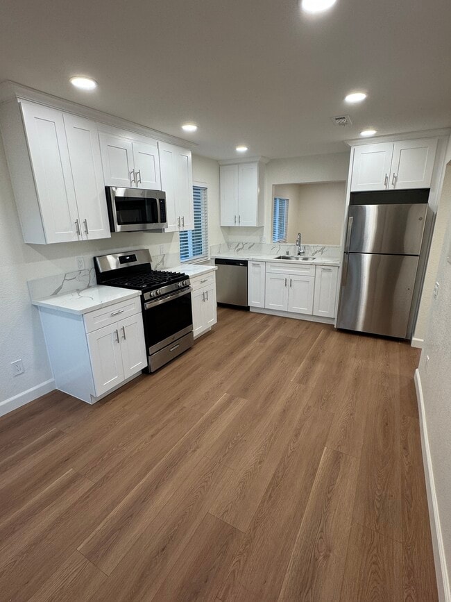 4903 Cowell Blvd, Unit Oasis Apartments A C D in Davis, CA - Building Photo - Building Photo