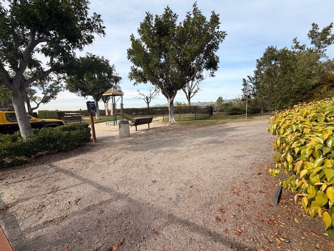 271 California Ct in Mission Viejo, CA - Building Photo - Building Photo