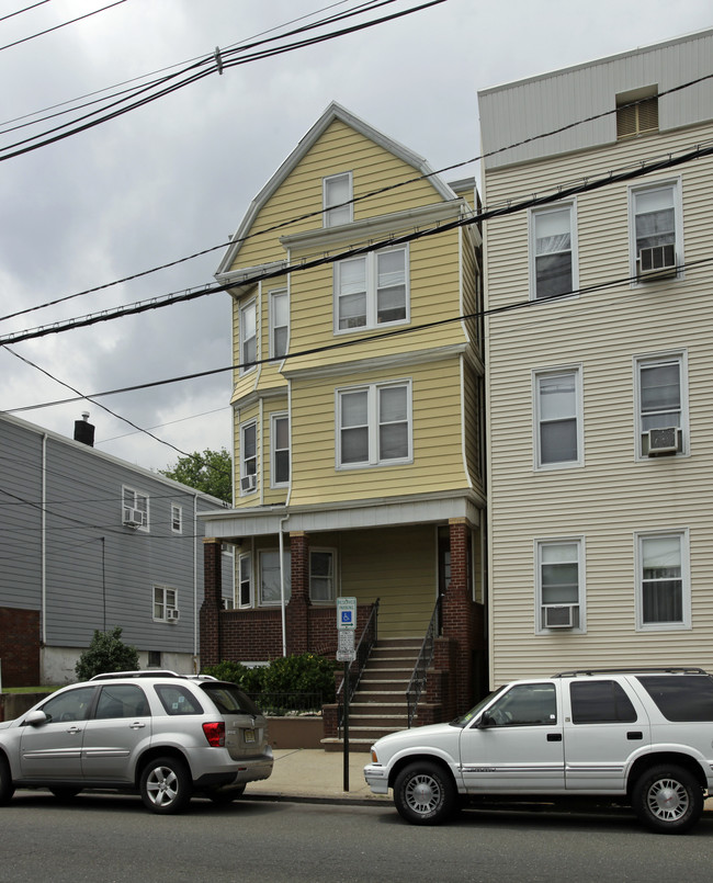 403 Avenue E in Bayonne, NJ - Building Photo - Building Photo