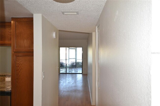 209 Woodlake Wynde in Oldsmar, FL - Foto de edificio - Building Photo
