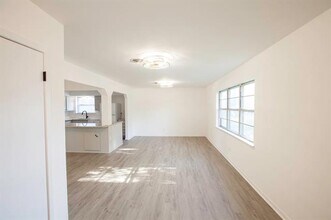 3503 Loganwood Dr in Dallas, TX - Building Photo - Building Photo