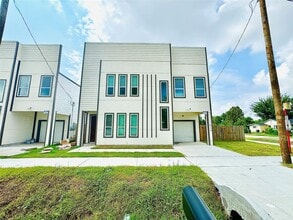 8132 Penrod St in Houston, TX - Building Photo - Building Photo