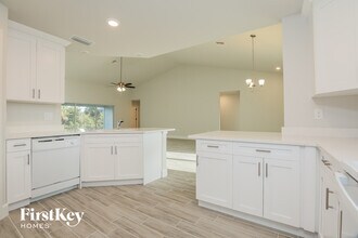 6148 Hellman Ave in Ft. Myers, FL - Building Photo - Building Photo