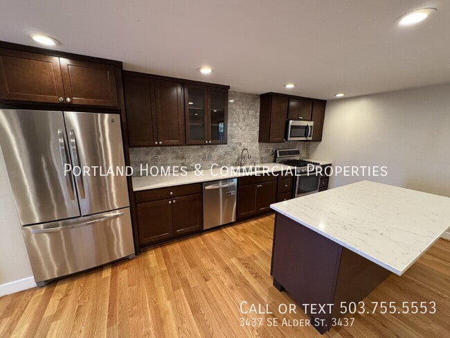 3437 SE Alder St in Portland, OR - Building Photo - Building Photo