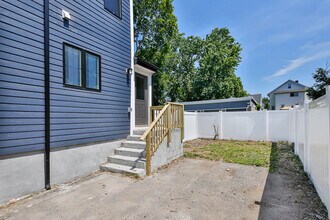 120 Jerome St in Medford, MA - Foto de edificio - Building Photo