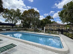 2642 Riverside Dr in Coral Springs, FL - Building Photo - Building Photo