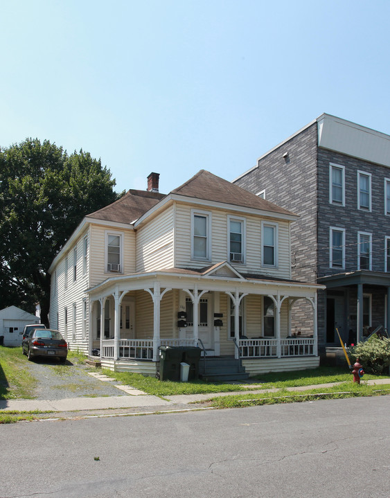 106 Jackson Ave in Cohoes, NY - Building Photo