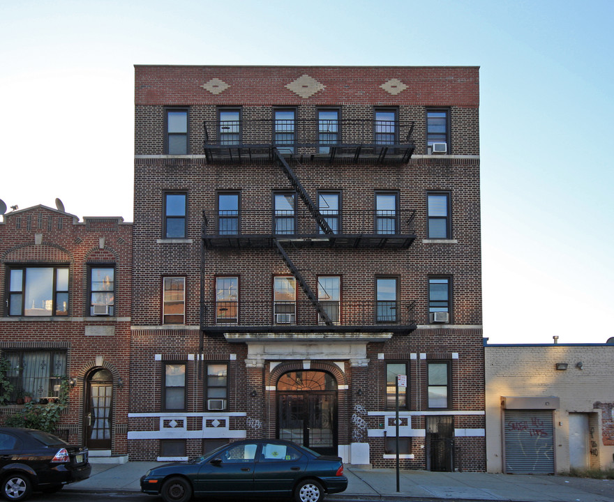 28-49 33rd St in Long Island City, NY - Foto de edificio