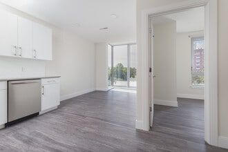 1047 Tremont St, Unit 304 in Boston, MA - Foto de edificio - Building Photo