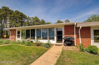 888B Inverness Ct in Lakewood, NJ - Foto de edificio - Building Photo