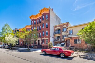 518 Kosciuszko St Apartments