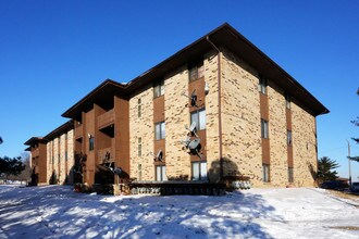 2170 NW 82nd St in Clive, IA - Building Photo - Building Photo