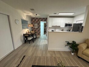 524 Eastwind Dr in North Palm Beach, FL - Building Photo - Building Photo