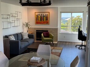 150 Valley St in Seattle, WA - Building Photo - Building Photo