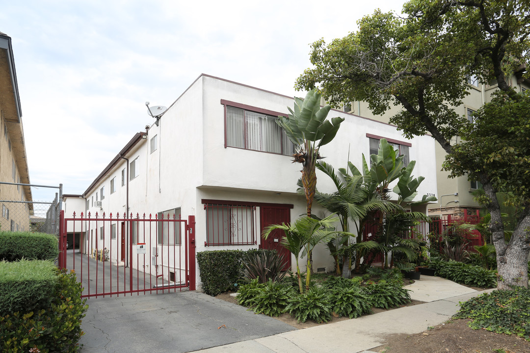 3335 Canfield Ave in Los Angeles, CA - Building Photo