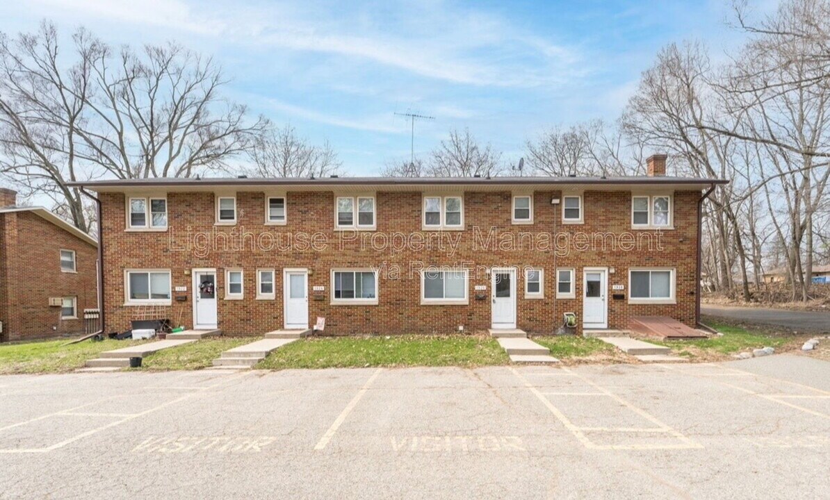 1926 Sunnyside Dr in Kalamazoo, MI - Building Photo