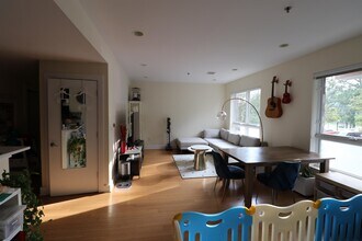 636 5th St in Hoboken, NJ - Building Photo - Building Photo