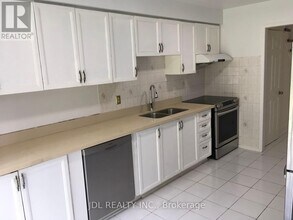 2 Laguna Crescent in Markham, ON - Building Photo - Building Photo