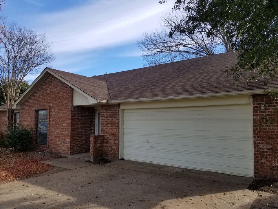 114 Sidney Dr in Red Oak, TX - Building Photo