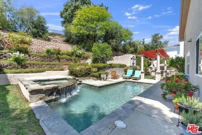 property at 1535 Verde Ridge Ln