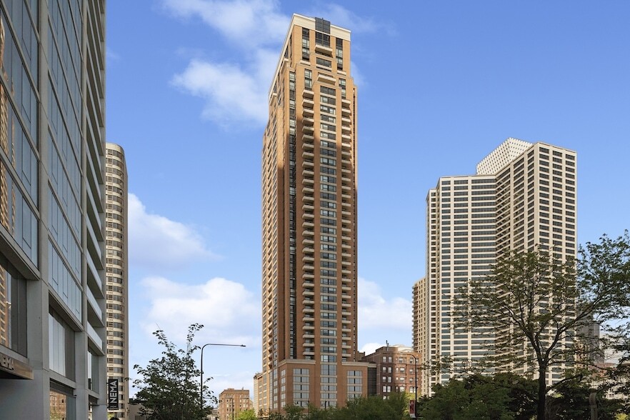 1160 S Michigan Ave, Unit 2701 in Chicago, IL - Building Photo