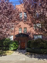 2450 Dexter Ave N, Unit 204 in Seattle, WA - Building Photo