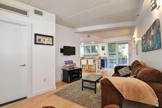 557 2nd St in Hoboken, NJ - Foto de edificio - Building Photo