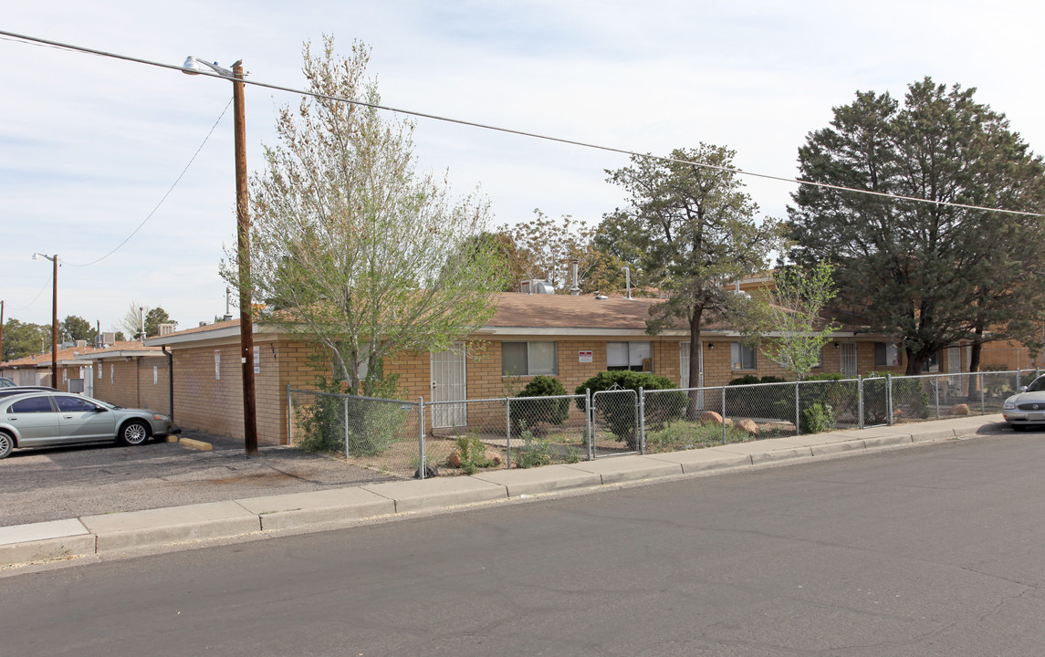 536-544 Madeira Dr SE in Albuquerque, NM - Foto de edificio