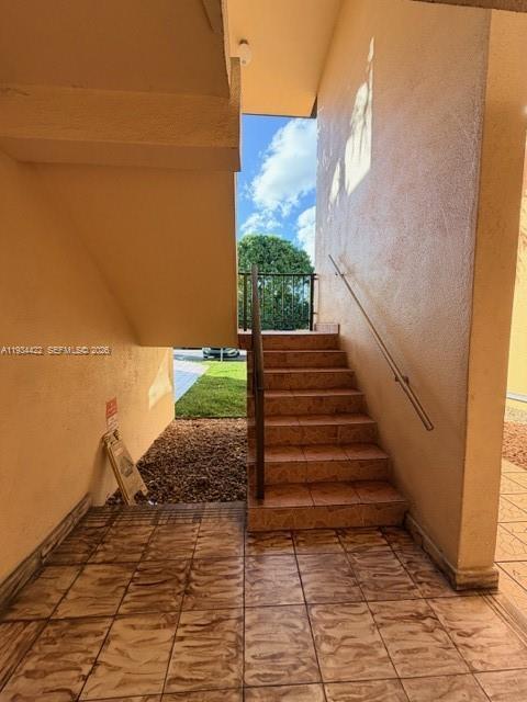 8990 SW 24th St in Miami, FL - Building Photo - Building Photo