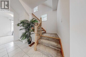 2 Sidaway Ln in Ajax, ON - Building Photo - Building Photo