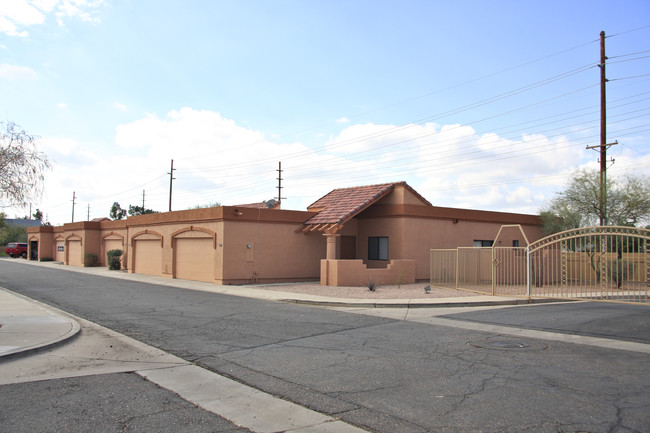 Por Of River Run in Tempe, AZ - Building Photo - Building Photo