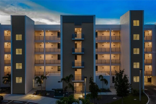 1709 N Tamiami Trl in Sarasota, FL - Building Photo - Building Photo