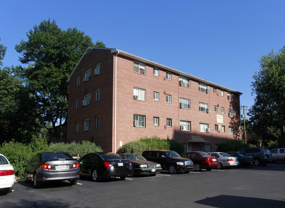 Aurora Hills Apartments in Arlington, VA - Building Photo