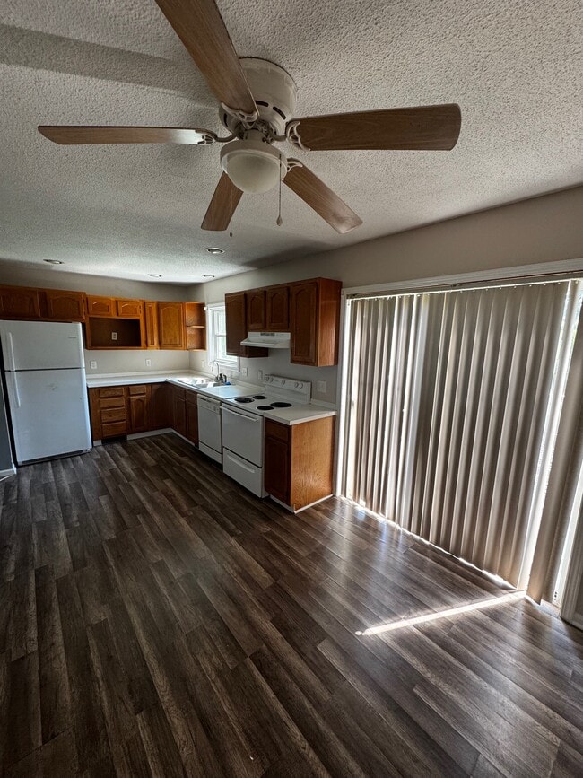 142 Skyline Dr in Oswego, NY - Building Photo - Building Photo