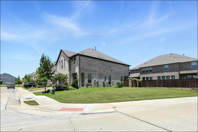 3917 Dame Ragnel Dr in Lewisville, TX - Foto de edificio - Building Photo